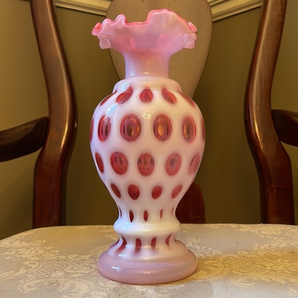 Vintage Fenton cranberry opalescent coin dot spot ruffled top vase, stunning! - Picture 10 of 13